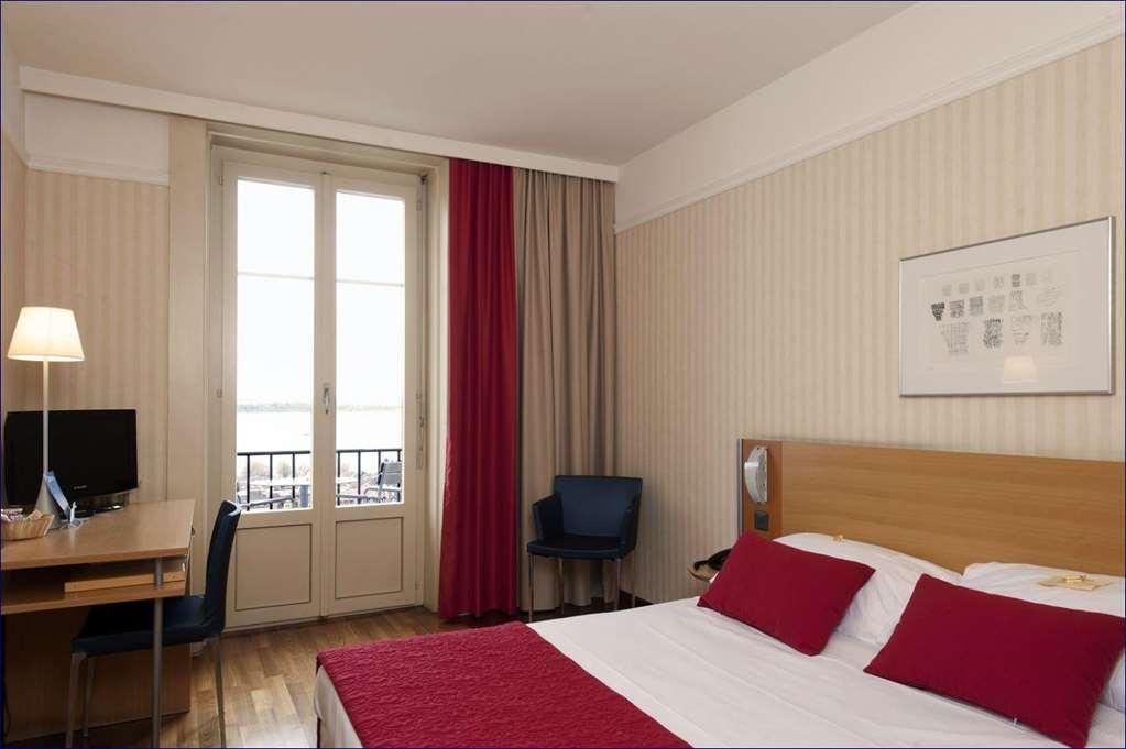 Hotel Alpes & Lac Neuchâtel Oda fotoğraf