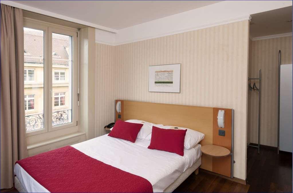 Hotel Alpes & Lac Neuchâtel Oda fotoğraf